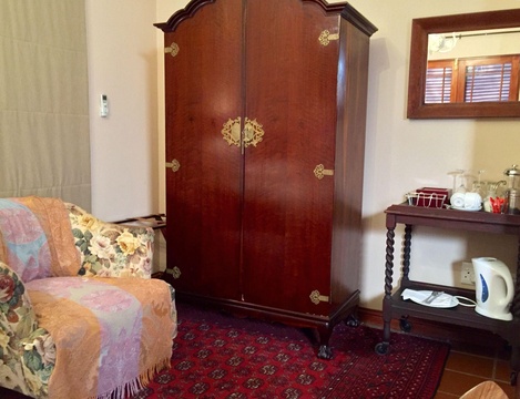 Wardrobe, Onze Rust: Gladys' Suite